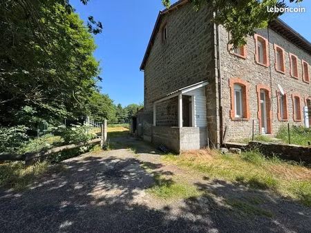 maison familiale avec rivière – cadre campagne à saint-régis-du-coin