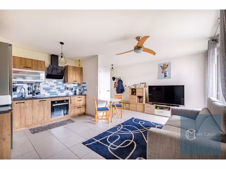 chassieu centre - beau t3 de 69 m2 avec 16m2 d'extérieur