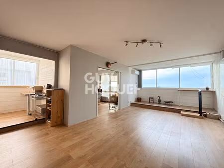 à vendre : appartement lumineux avec vue mer à la rochelle