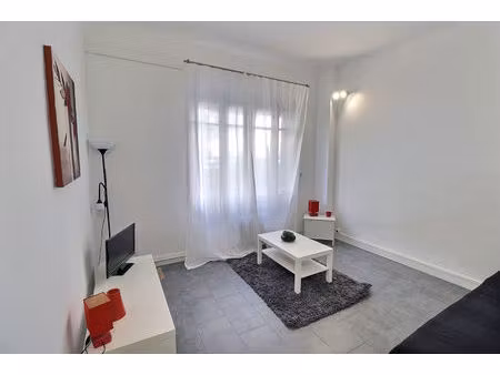 location t2 meuble les 5 avenues 13004 avec terrasse