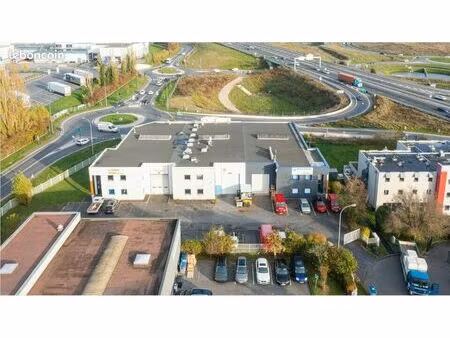 local 285 m² baillet en france