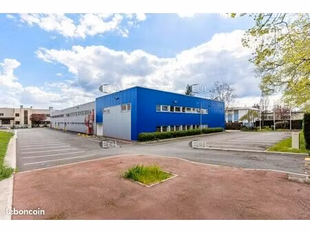 local d'activité 2 368 m²