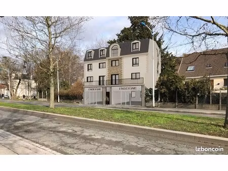 local 370 m² sarcelles