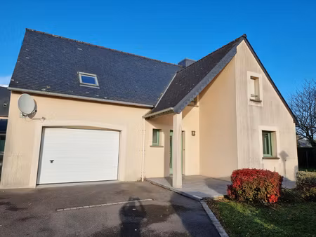 maison de 140m2 à louer à bruz  5 chambres  garage  terrain