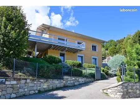 magnifique villa en position dominante