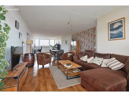 t3 avec terrasse et garage au pied du tram