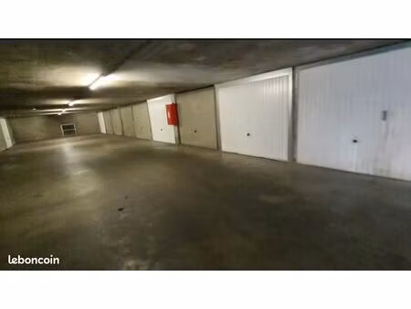 loue garage 13m2 en sous-sol securisé