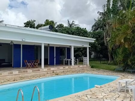 à louer – maison meublée idéalement située à sainte-marie