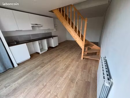 coutras - t2 bis en duplex avec jardin privatif