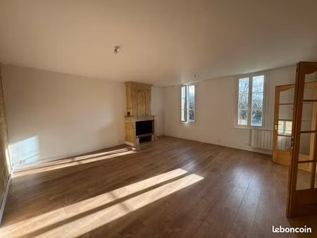 coutras - t3 duplex avec grand jardin privatif