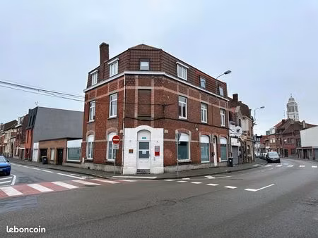 immeuble d'angle avec garage