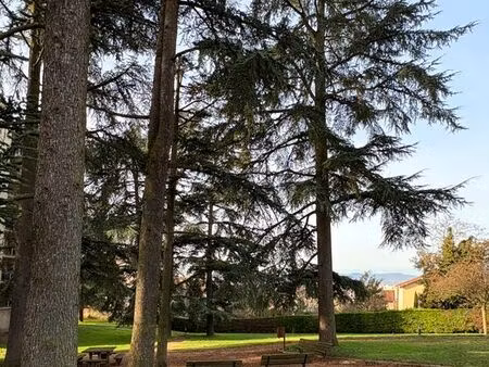 appartement t3 lumineux avec loggia  parking et cave – résidence sécurisée avec parc – sai