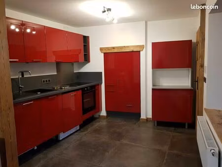 location f2 centre ville sallanches