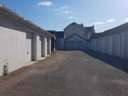 parking/box 15 m² auxonne