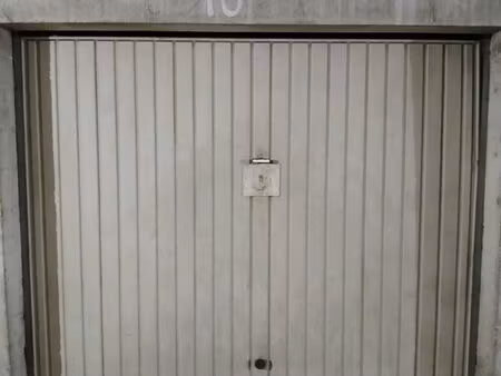 location garage à six-fours