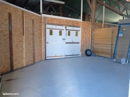 box de stockage 30m2 libre