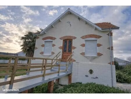 château 4 pièces 100 m²