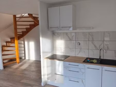 duplex 48m2 refait a neuf - cuisine équipée - 420