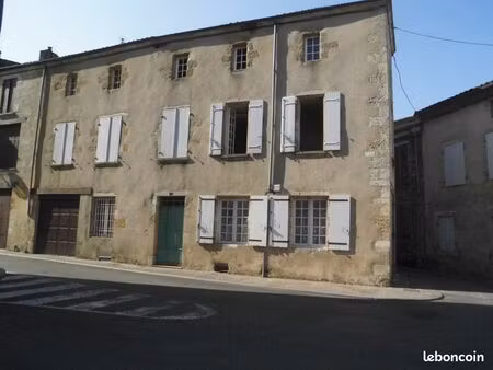 t2 rénové dans maison classée