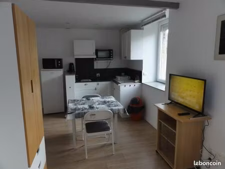 studio meublé de 24m2 très calme dans immeuble sécurisé  quartier centre universitaire