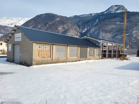 local d'activités à vendre ou à loué