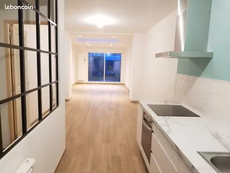 maison avec jardin  3 chambres & 2 salles de bains