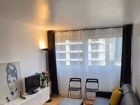 location appartement 1 pièce 24 m² à courbevoie (92400)