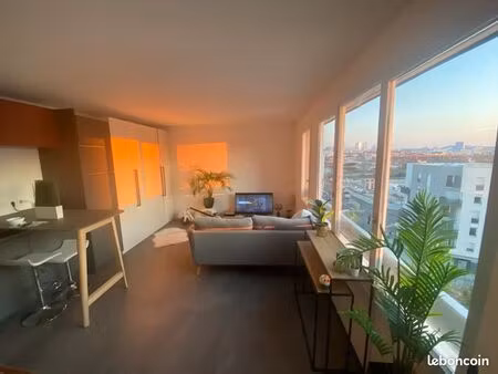 t1 au pied du tram t2