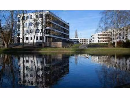 a105 : lumineux appart. au rez 2 ch. + terrasse