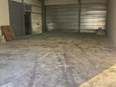 local industriel 369 m²