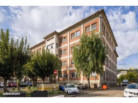 68m2 bureaux à vendre à vaise proche métro