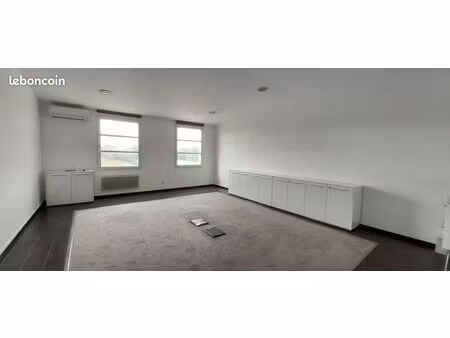 location bureau face intermarchè salles sur mer