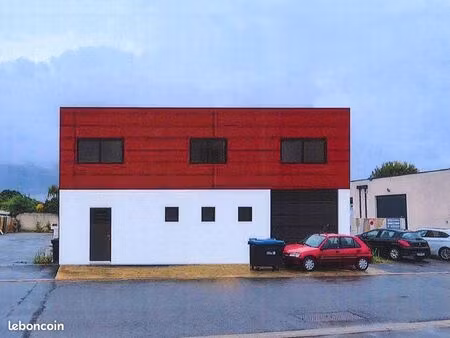 à louer entrepôt 180m2