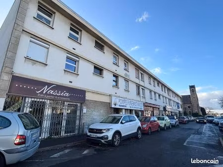 local commercial 81 m²