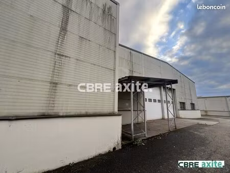 local d'activité 1 090 m²