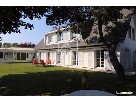 pavillon 8 pièces 207 m²