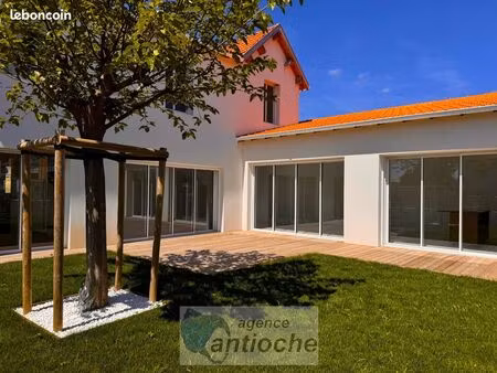 villa 5 pièces 155 m²