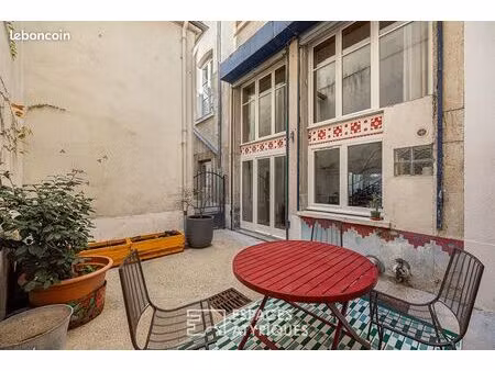 studio 7 pièces 205 m²