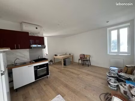 studio rénové rdc 5 min à pied guemene sur scorff