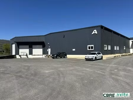 local d'activité 2 600 m²