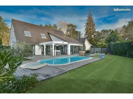 villa 9 pièces 205 m²