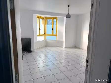 bureau 23m2 à louer dans cabinet paramédical