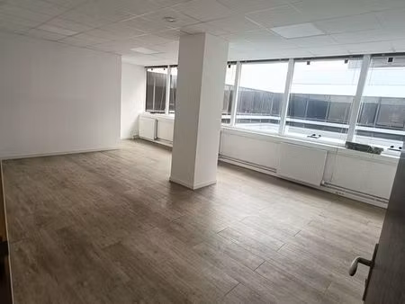 bureau de 37m² à louer – cergy préfecture   avec place de parking