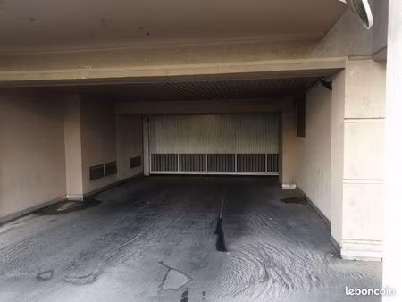 place de parking lyon 3  à côté de la place ferrandière