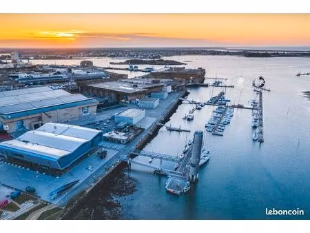 local 1100 m² lorient