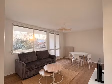 location t2 meublé - bron