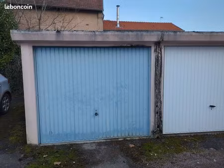 garage / box à louer - 70