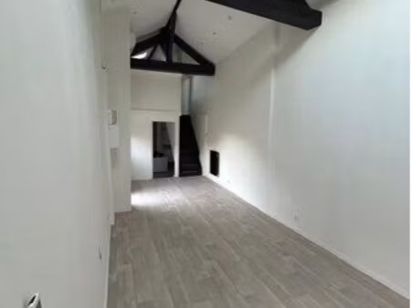 maison avec terrasse et jardinet + place de parking