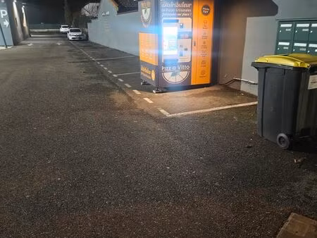 distributeur a pizzas avec (ou sans) emplacement