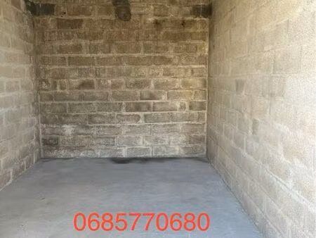garage   parking  box ferme  garde de meuble  stockage  17 m2